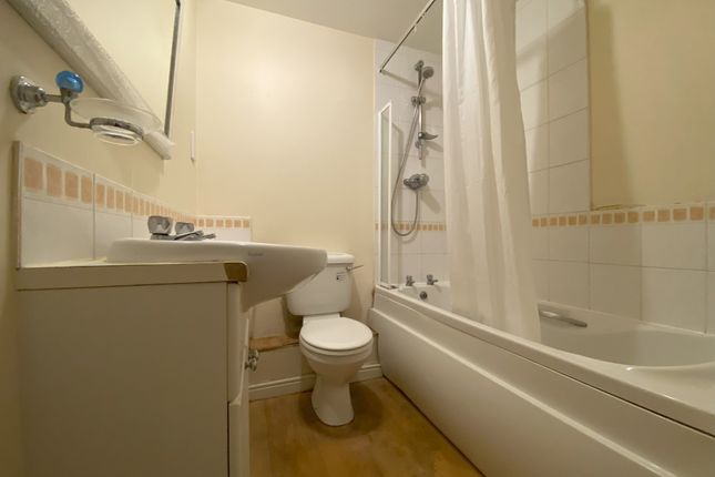 12 Headington Place, Mill Street, Slough photo 5