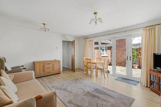 52, Montrose Close, Bordon photo 4