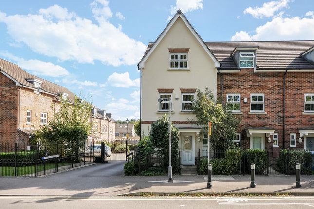 Town house to rent in Cranbourne Towers, Ascot