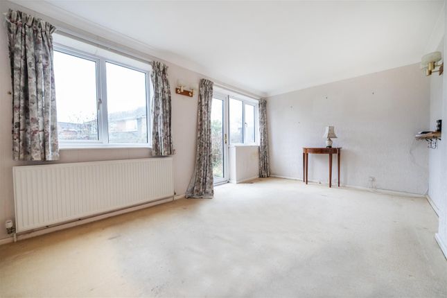 52, Oaklands Drive, Wokingham photo 2