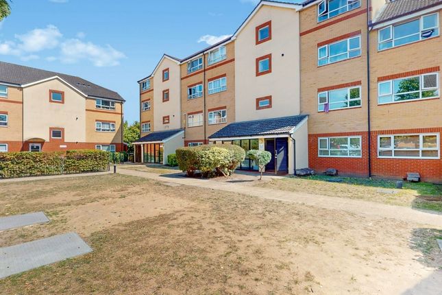 25 Phoenix Court 1, Chertsey Road, London photo 4