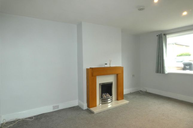 12, Victoria Avenue, Brighouse photo 3
