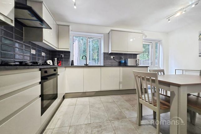16, Bywood, Bracknell photo 2