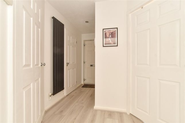 Kenilworth Place, Basildon photo 4