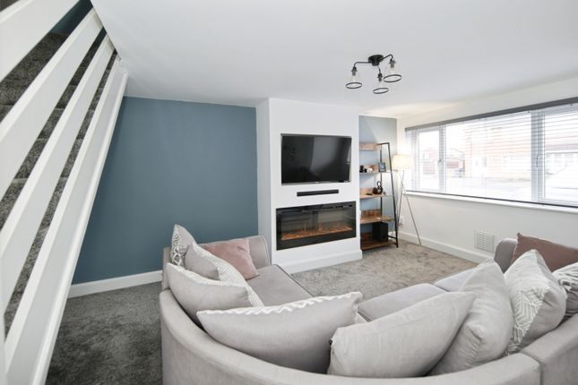 27, Burnaby Close, Nuneaton photo 3