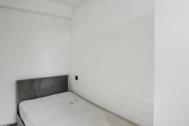 71 Beaconsfield Road, Southall photo 3