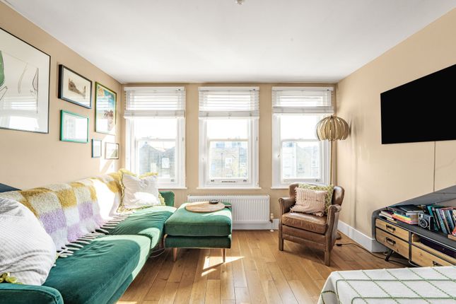 Flat 3, 82, Cricketfield Road, London photo 4
