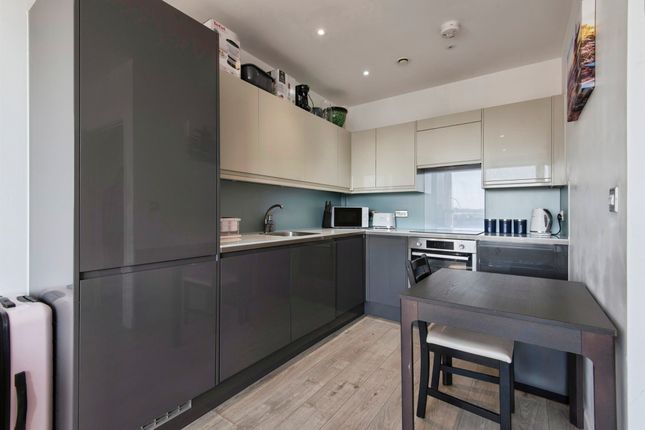Flat 501, Six Hills House, West Terrace, Kings Road, Stevenage photo 3