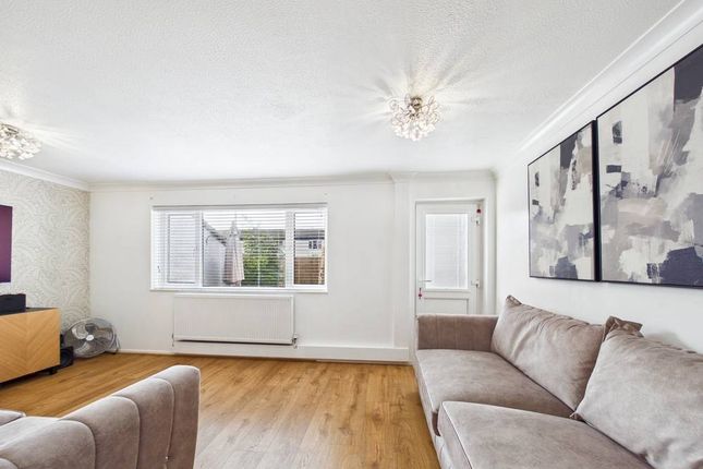 10, Rangoon Close, Essex photo 3
