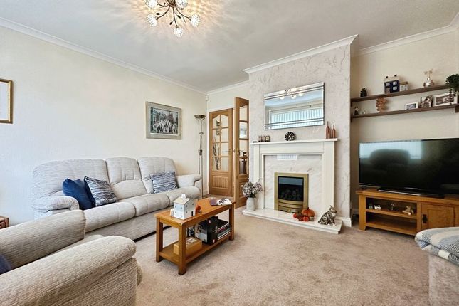 Devon Drive, Ainsworth photo 4