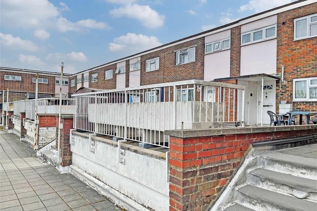 24, Long House, Bush Fair, HARLOW photo 5