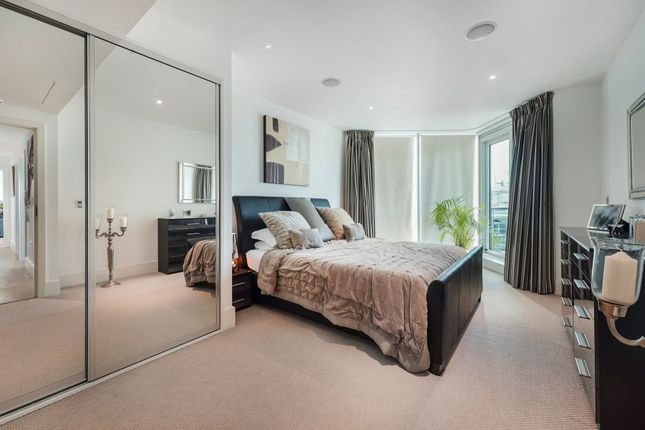 Flat for sale in Ensign House, Battersea Reach