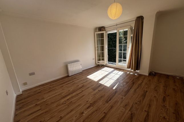 43, Waters Drive, Staines photo 4