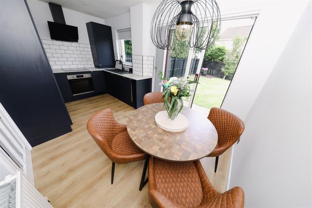 27, Loyne Court, Glenrothes photo 4
