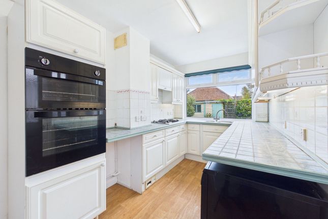2 Burnham Gardens, Bognor Regis photo 2