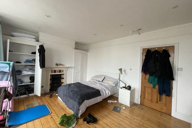 Terraced house to rent in Eastern Road, Brighton