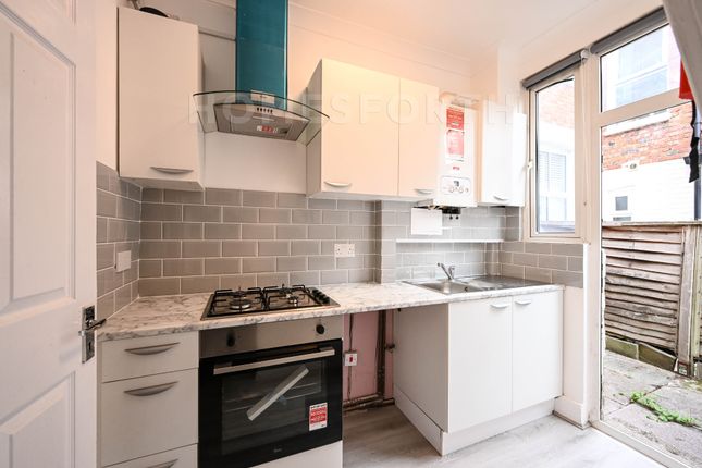 Ground Floor Flat 180, Greenford Avenue, London photo 4