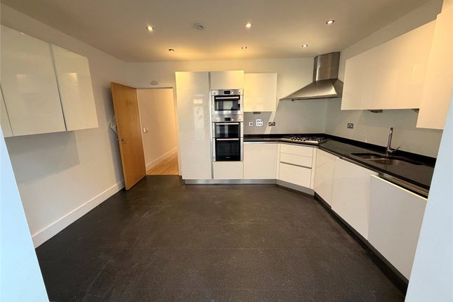 21, Snowberry Close, Barnet photo 2