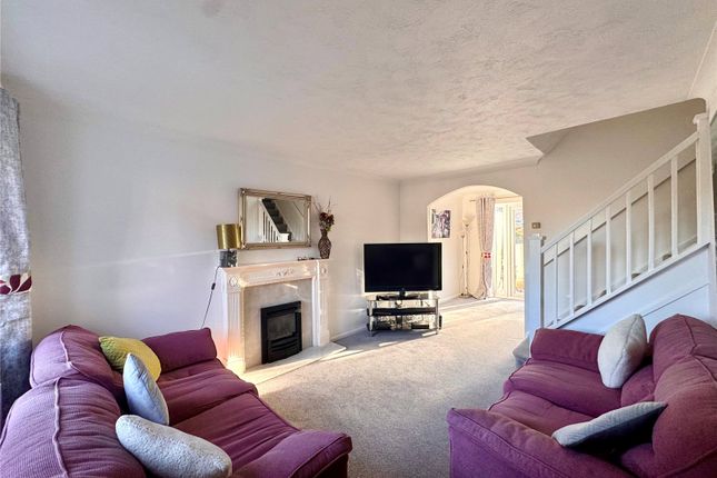 9, Goldfinch Lane, Hampshire photo 2