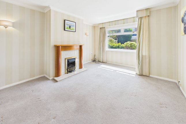 81, Hollins Spring Avenue, Dronfield photo 3