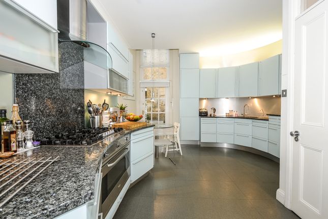 3 Fan Court, Longcross Road, Chertsey photo 4