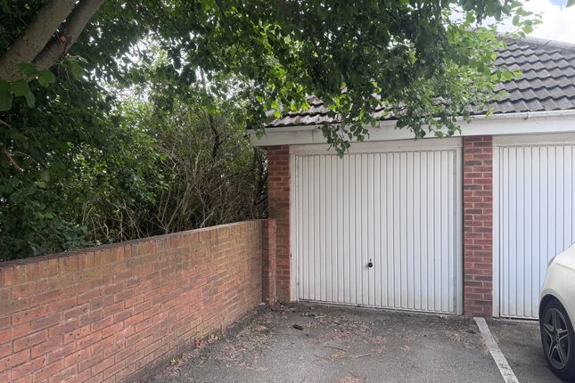36, Hill End Crescent, Leeds photo 2