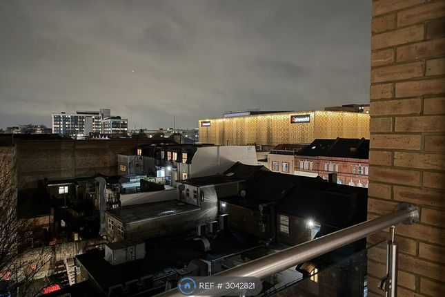 Flat, A Hanworth Road, Hounslow photo 4