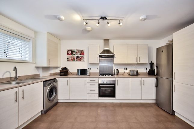 96 Flat 2, Hawley Drive, West Malling photo 3