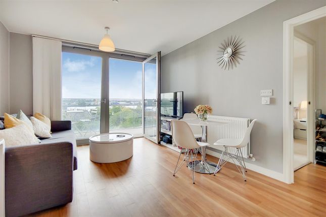 Thumbnail Flat to rent in Waterside Heights, Silvertown