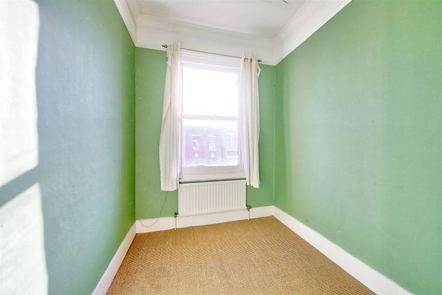 Flat to rent in Cargill Road, London