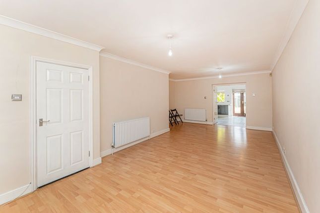 26, Queens Drive, Waltham Cross photo 3