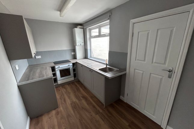 77, County Road South, East Yorkshire photo 3