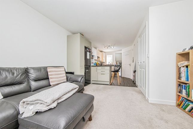 28, Meadow Drive, Ipswich photo 4