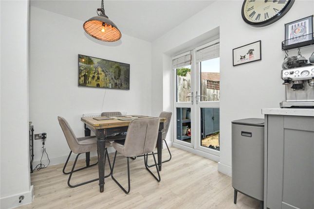 35, Parkview Place, Leeds photo 3