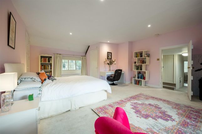 Another Generous Ensuite Bedroom