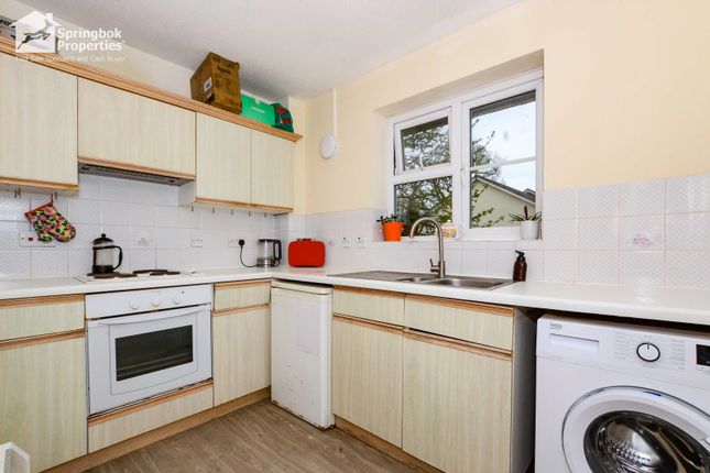 8, Wychwood Way, Northwood photo 3