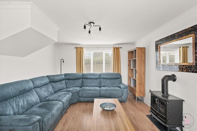 27, Stuart Close, Winsford photo 4