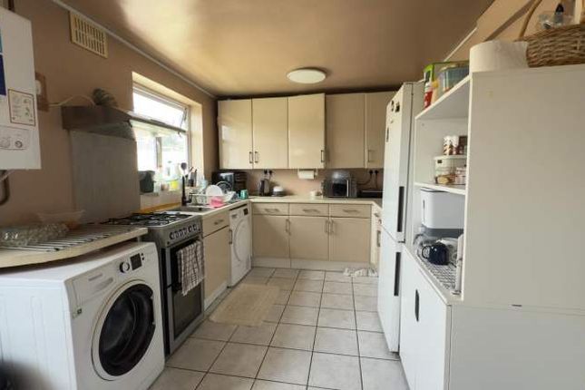 7, Pickwick Close, Hounslow photo 5