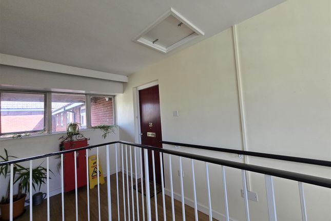 Flat 26 Emery Court, Kidderminster photo 2