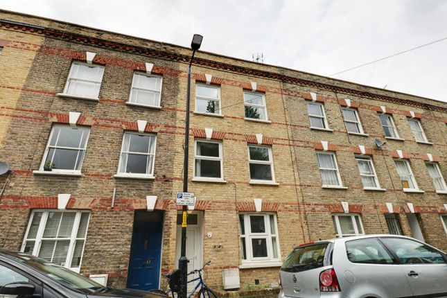 Thumbnail Town house to rent in Henshaw Street, London