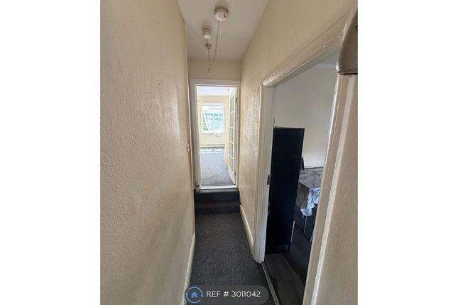 A Wood Lane, Dagenham photo 4
