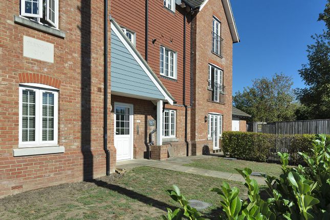 2-bed flat on Novello Close, Sevenoaks, £325,000