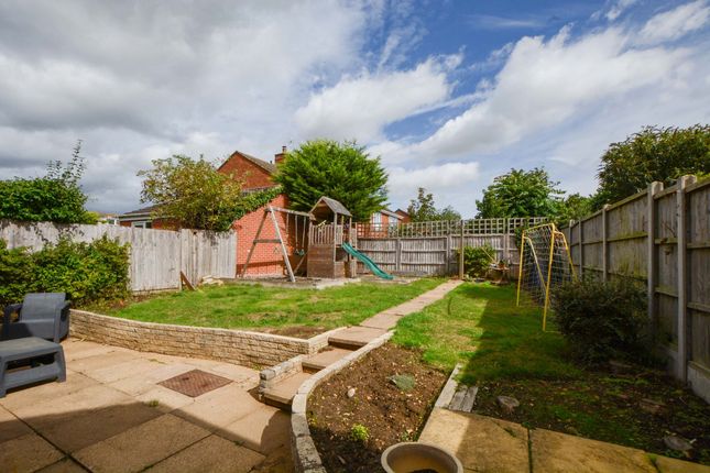 4 Almond Close, Leicester photo 4