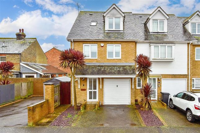 Town house for sale in Kingfisher Close, Garlinge, Margate, Kent