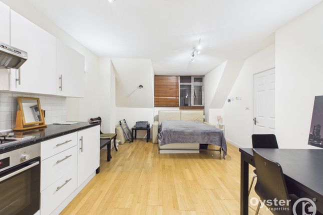 Flat 3, 16 Moneyhill Parade, Rickmansworth photo 3