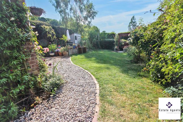 15, Hallowes Drive, Dronfield photo 4