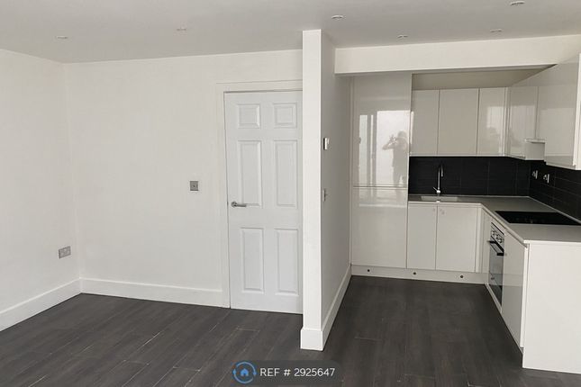 Flat  Sacha Court, Addington Street, Margate photo 3