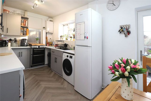 19, Bateson Way, Surrey photo 4