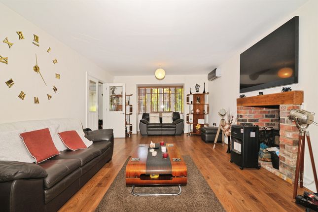 71, Woodlands Way, Hastings photo 2