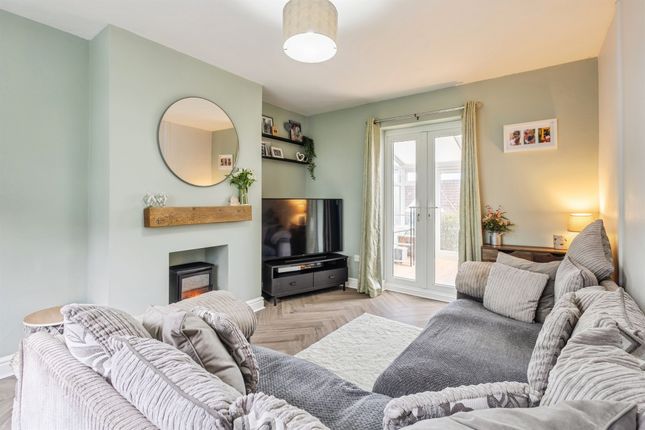 37, Hughes Crescent, Chepstow photo 2